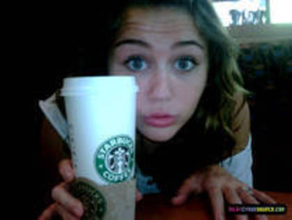 HRUCBRYWHZQNJUTHMOT - o oiubesc pe Miley