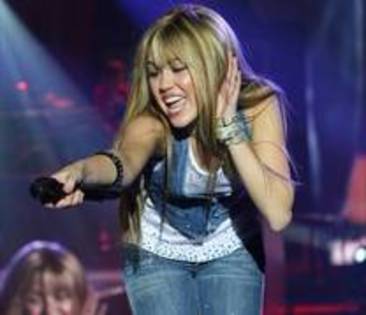 HTVYUEVYIXHULSIORXR - o oiubesc pe Miley