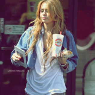 22189518_XNIAJQUNY - catev apoze cu miley