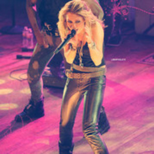 22189810_QJJBRYYPW - catev apoze cu miley