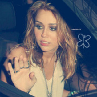 22189827_EAFAHSQUM - catev apoze cu miley