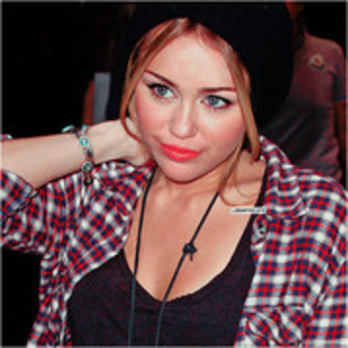 22189915_BNXDEEDQA - catev apoze cu miley