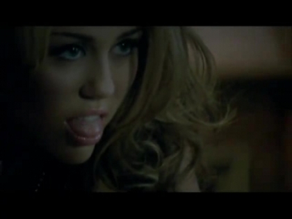 normal_Miley_Cyrus_-_Who_Owns_My_Heart_-_European_Single_022 - Miley Cyrus Who owns my heart music video-00