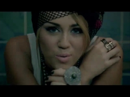 normal_Miley_Cyrus_-_Who_Owns_My_Heart_-_European_Single_033