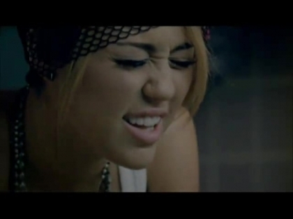 normal_Miley_Cyrus_-_Who_Owns_My_Heart_-_European_Single_057