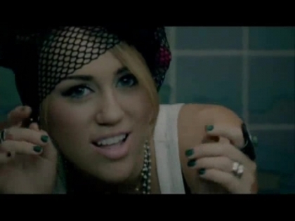 normal_Miley_Cyrus_-_Who_Owns_My_Heart_-_European_Single_068