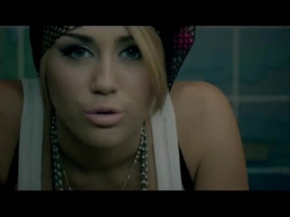 normal_Miley_Cyrus_-_Who_Owns_My_Heart_-_European_Single_087 - Miley Cyrus Who owns my heart music video-00