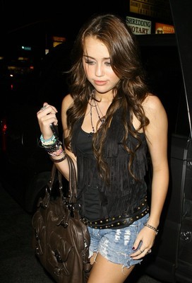  - 0 A MILEY CYRUS POZE EXTREM DE RARE A 0