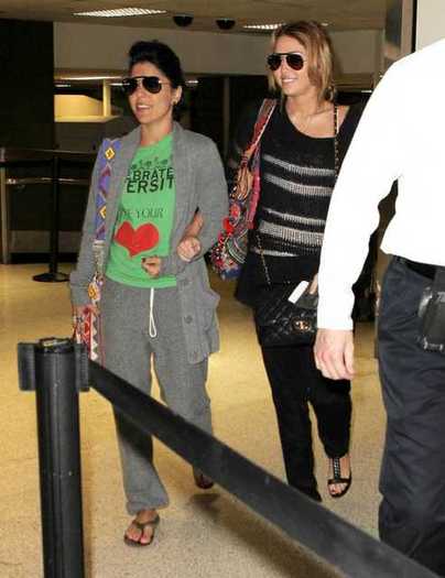  - 0 A MILEY CYRUS POZE EXTREM DE RARE A 0
