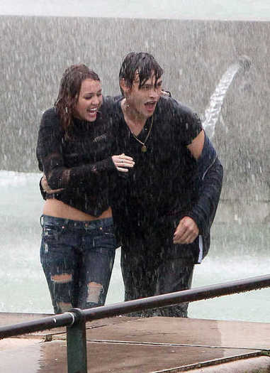  - 0 A MILEY CYRUS POZE EXTREM DE RARE A 0