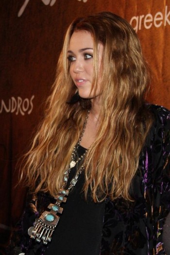 miley-cyrus-xandros-7-533x800 - Miley Cyrus prinsa de Paparazzi