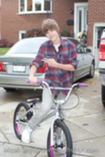 19385538_RJLIHEYXP[1] - poze justin bieber noi 2010