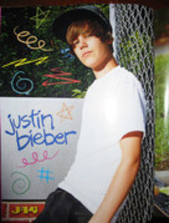 22253215_UEBXBVKYT[1] - poze justin bieber noi 2010