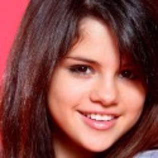 Selena-Gomez-poze-4-125x125 - Demi Lovato and Selena Gomez