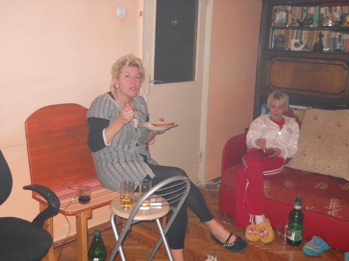 Lili...baga si ea - cu gasca la meci