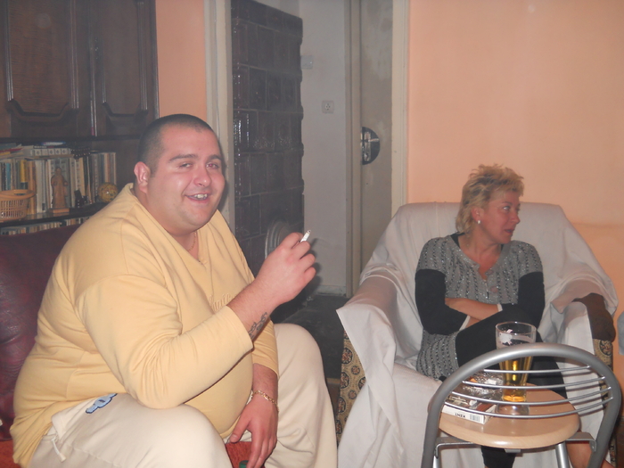 de-aici...mergem la club - cu gasca la meci