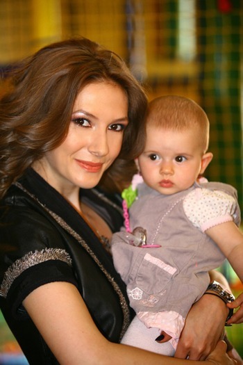 Adela si nepotica ei - Adela Popescu