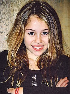 18460_101536679880248_100000717505679_44389_8074667_n - Poze Miley Ray