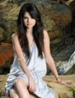 22172008_DYDWRSBKV - SELENA gomez