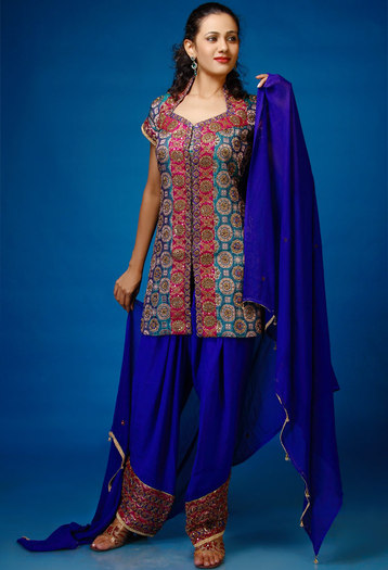 52718 - Salwar Khameez