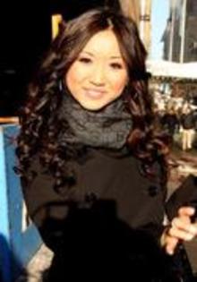 QWLZNZOSEHJVBXHZRRX - Brenda Song