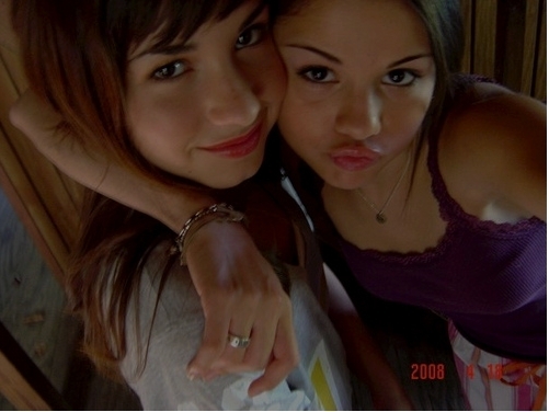 Photo009 - O POZA  RARA CU DEMI LOVATO SI SELENA GOMEZ