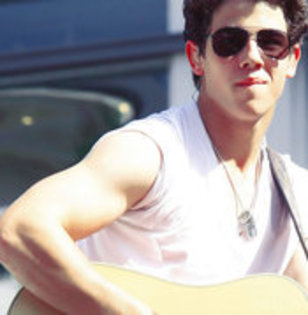 17393078_GGGRWLDCS - 0-jonas brothers hot