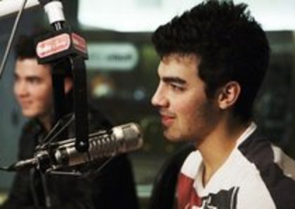12845619_GWWHMXNUT - 0-jonas brothers00