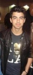 12845624_LREAXBXFN - 0-jonas brothers00