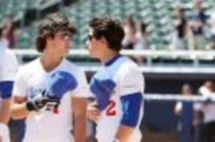 12845636_WQAALSKUF - 0-jonas brothers00