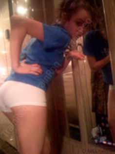 TNLFEMZNUNDZSMSZLRU - Miley Cyrus