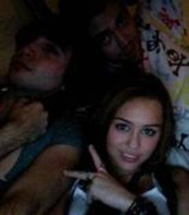 SXQEBGSICNCMLJJCQGD - Miley Cyrus