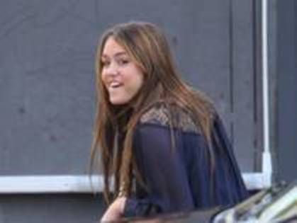 DAZPWKZOJHKDNVVRHZN - Miley Cyrus
