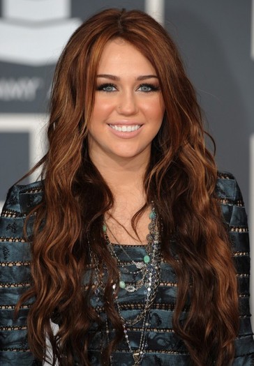 miley-cyrus-2010-4-540x778 - poze Miley Cyrus