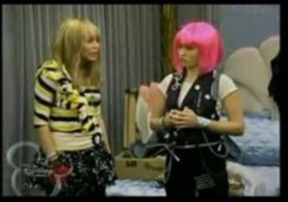 22523389_GIAYOCXUH - 0-magicienii pe punte cu hannah montana
