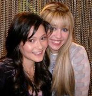 SGYZEMZZTGIUMKIQOID - Miley Cyrus