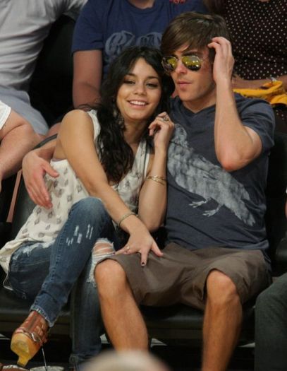 vanessa-hudgens_6_1 - oOo-zac efron si vanessa hudges-oOo