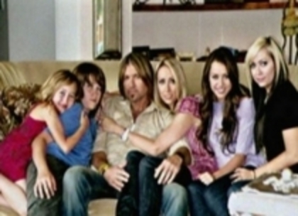 20083418_FGJTIUCRO - 0-miley cyrus