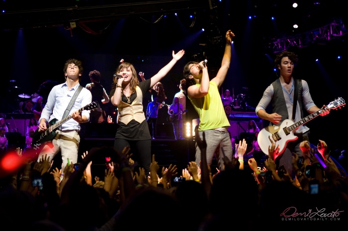 002 - Jonas Brothers 3D Concert Movie 2009 Stills