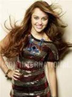 10894966_TNKZPNPWO - sedinta foto Miley C 1