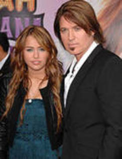 TBIRKULHEGXLCIKPSSM - Miley Cyrus si familia