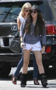 PJCAKXCQXNEYJALHCKI - Miley Cyrus si familia