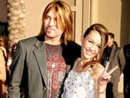 PCZREFLDOCOSTDBUPJN - Miley Cyrus si familia