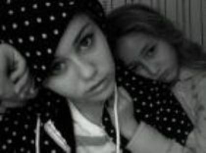 DQGOCKUSTOGYZUTYDUR - Miley Cyrus si familia
