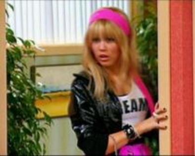 17545755_DRFMMZQPP - Miley Cyrus
