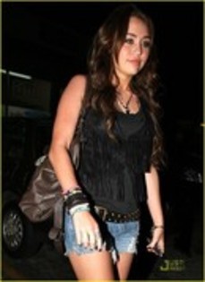 17176617_GZSRNMYEQ - Miley Cyrus