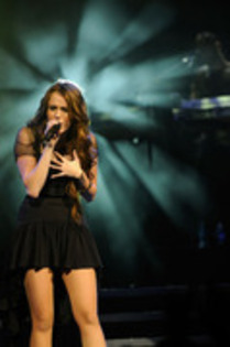 17176532_RVGCVKNMM - Miley Cyrus