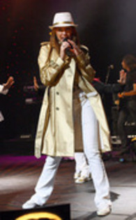 17176512_FQGHYSPNB - Miley Cyrus