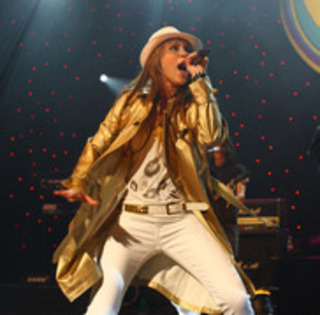 17176509_IXBPONECQ - Miley Cyrus
