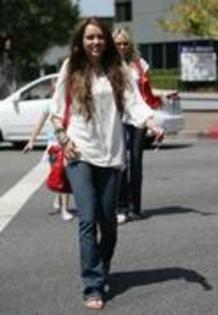 17176505_LJRVCGGVB - Miley Cyrus